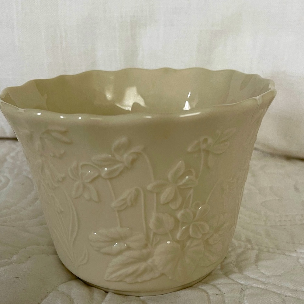 Lenox “Masterpiece collection “ medium cache pot